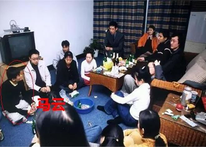 那个坐在马云身边的白衣少年，扛起了阿里云的未来-1