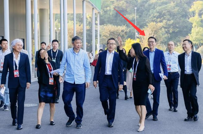 那个坐在马云身边的白衣少年，扛起了阿里云的未来-2