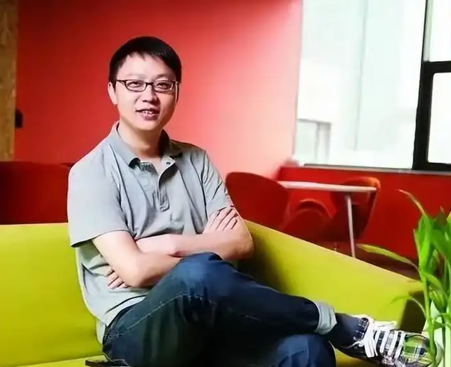 那个坐在马云身边的白衣少年，扛起了阿里云的未来-6