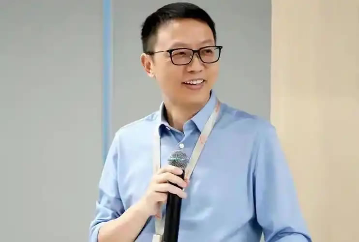 那个坐在马云身边的白衣少年，扛起了阿里云的未来-8